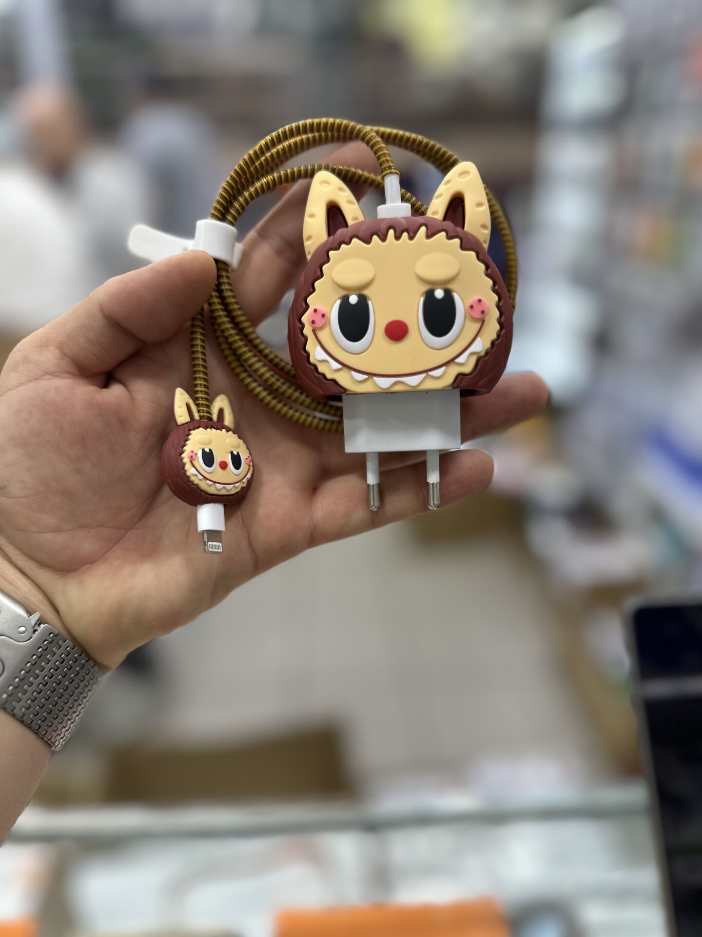 Labubu Figürlü Silikon Adaptör ve Kablo Koruyucu Set